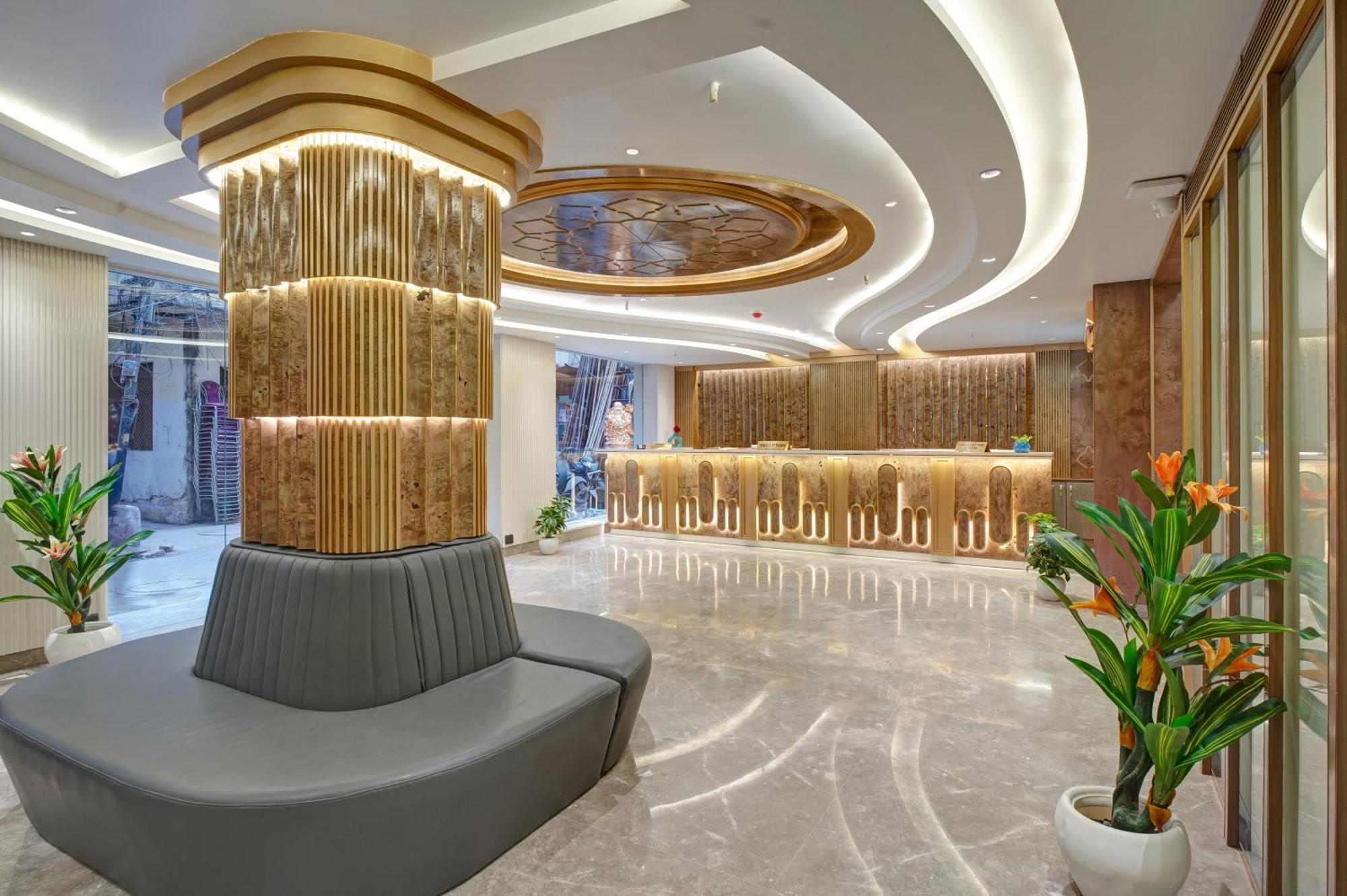 Newly Built Gold The Royal With Rooftop Restaurant - 2Mins Walk From New Delhi Rail Station & 5Mins From Connaught Place Extérieur photo