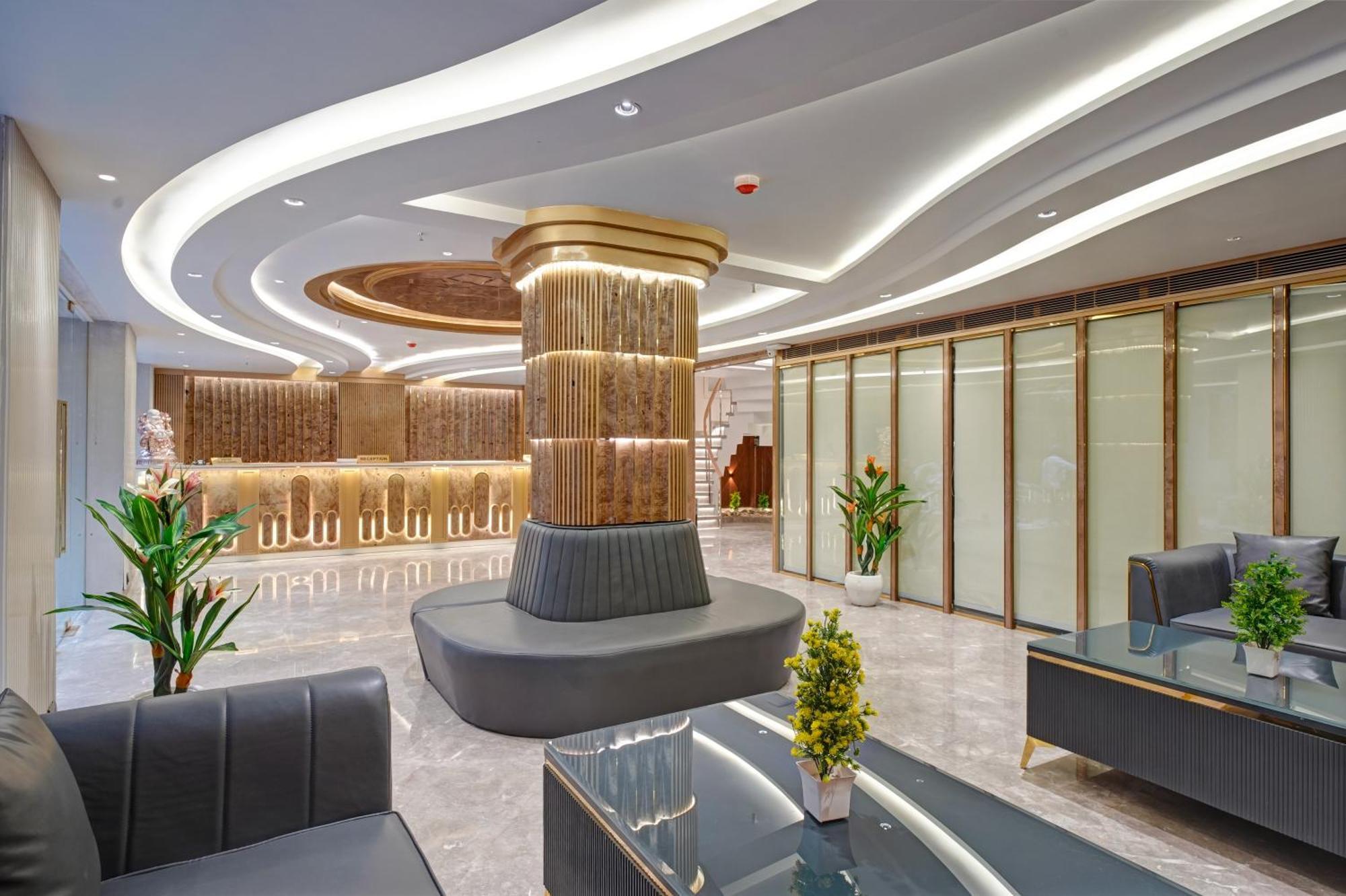 Newly Built Gold The Royal With Rooftop Restaurant - 2Mins Walk From New Delhi Rail Station & 5Mins From Connaught Place Extérieur photo