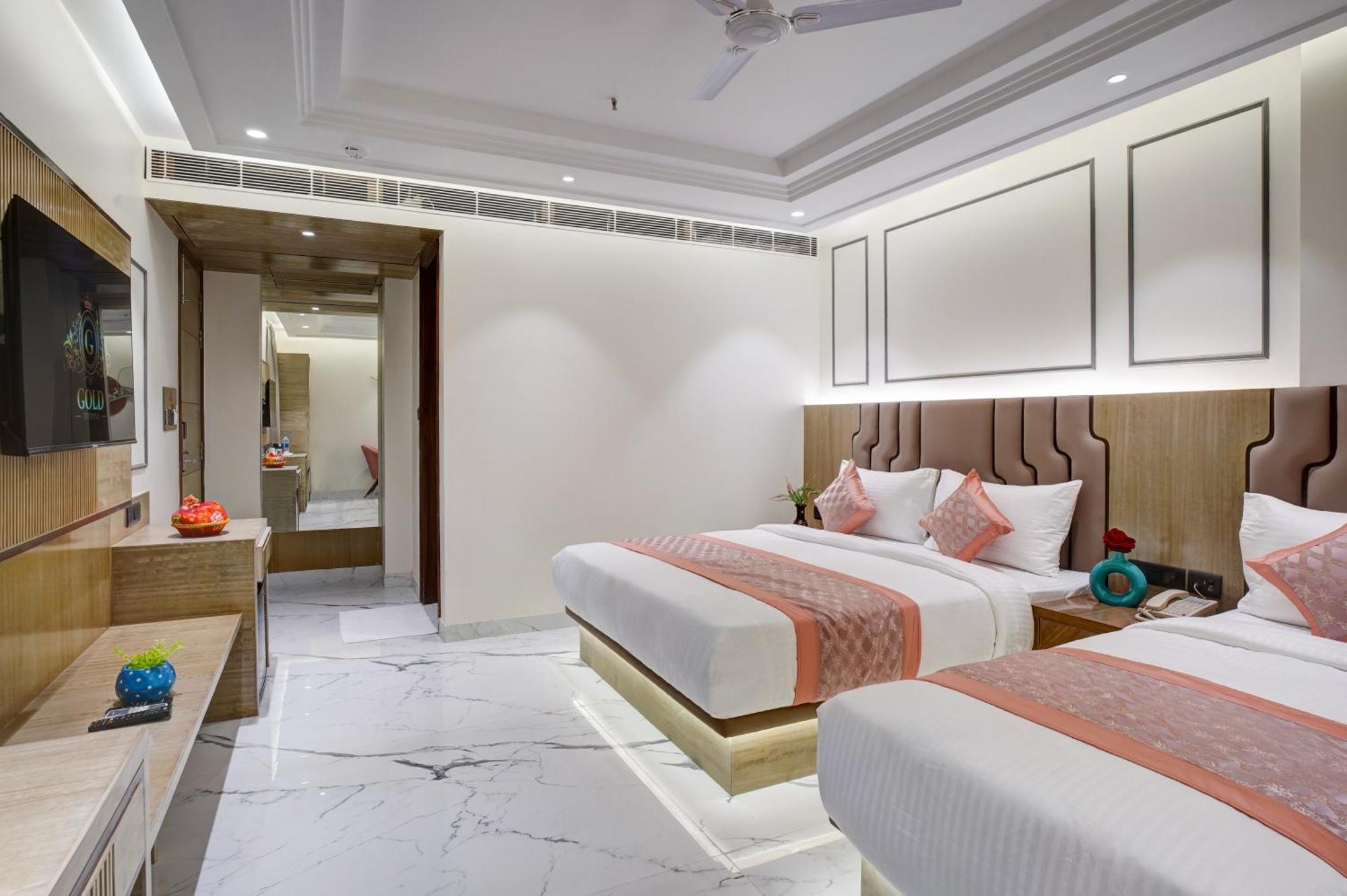 Newly Built Gold The Royal With Rooftop Restaurant - 2Mins Walk From New Delhi Rail Station & 5Mins From Connaught Place Extérieur photo