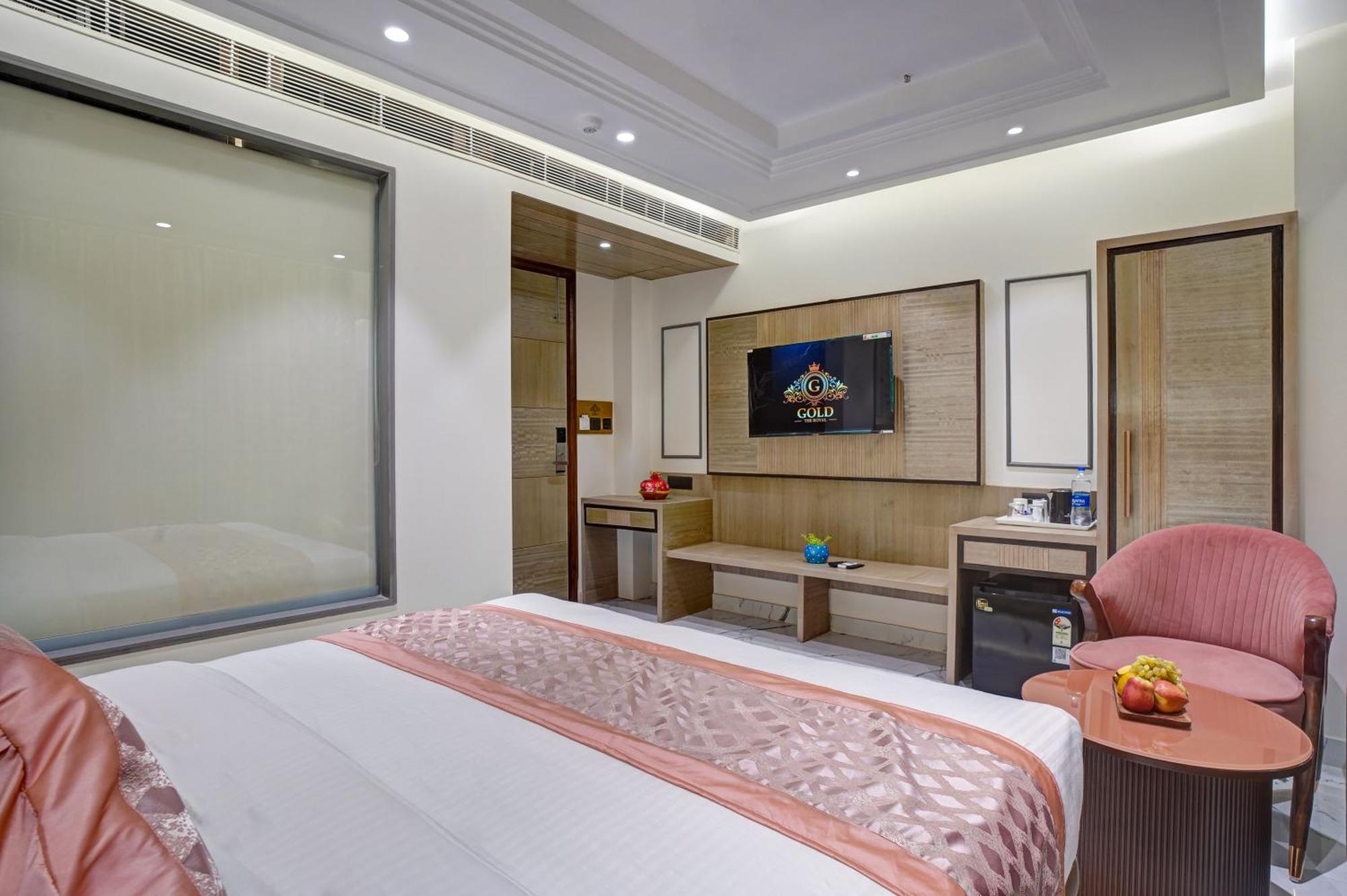 Newly Built Gold The Royal With Rooftop Restaurant - 2Mins Walk From New Delhi Rail Station & 5Mins From Connaught Place Extérieur photo