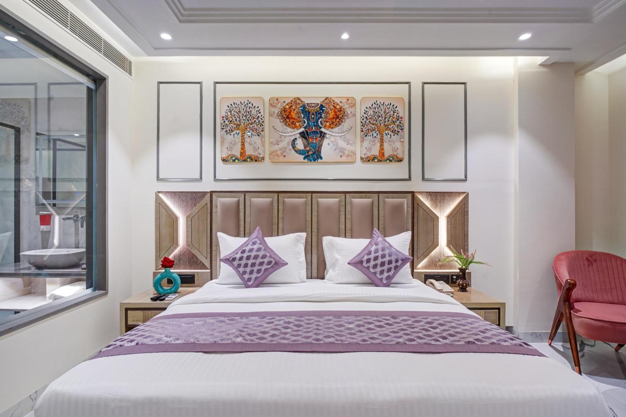 Newly Built Gold The Royal With Rooftop Restaurant - 2Mins Walk From New Delhi Rail Station & 5Mins From Connaught Place Extérieur photo