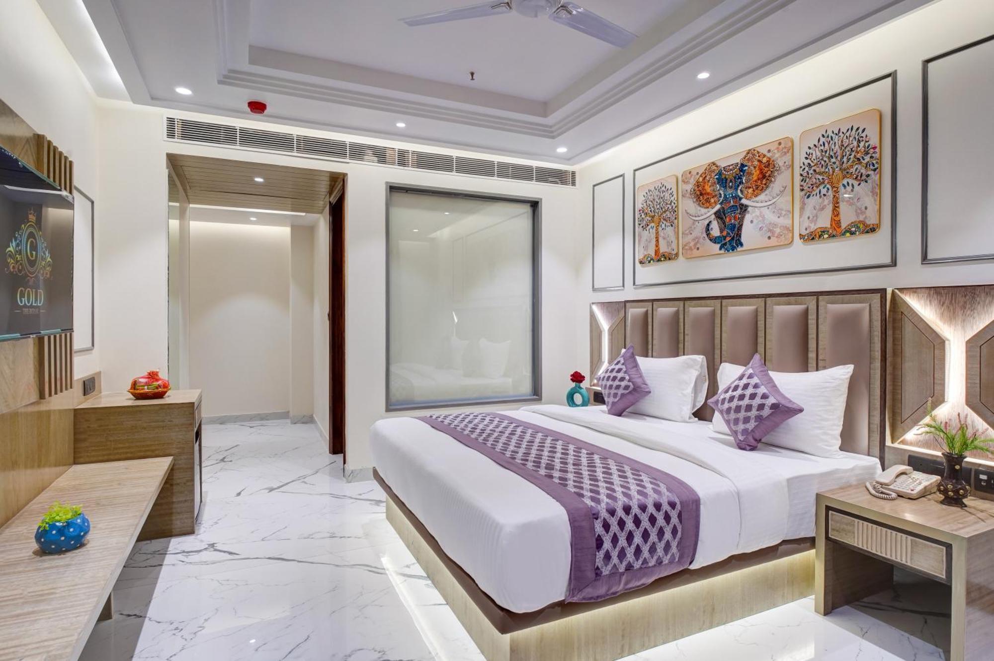 Newly Built Gold The Royal With Rooftop Restaurant - 2Mins Walk From New Delhi Rail Station & 5Mins From Connaught Place Extérieur photo