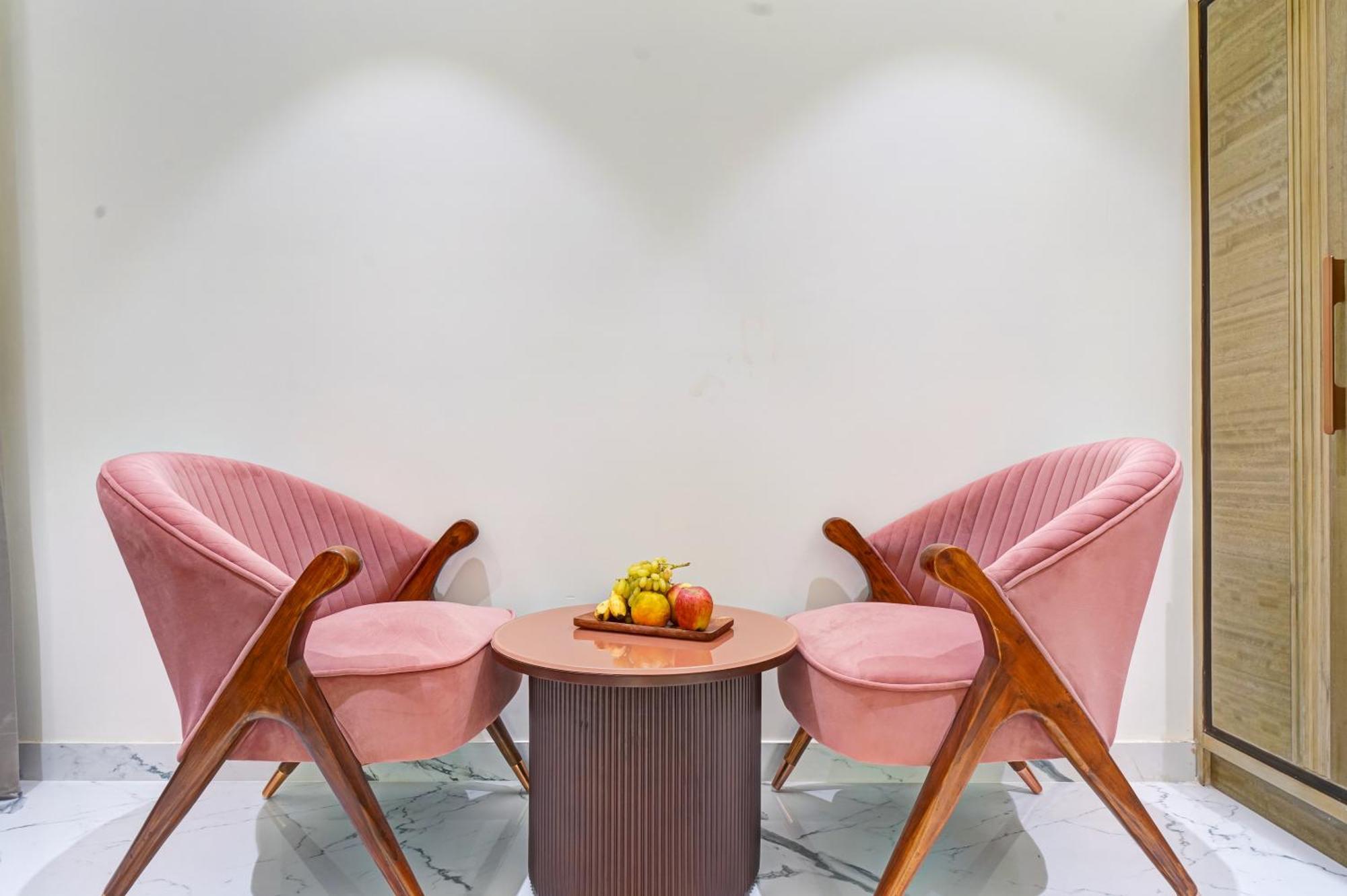Newly Built Gold The Royal With Rooftop Restaurant - 2Mins Walk From New Delhi Rail Station & 5Mins From Connaught Place Extérieur photo