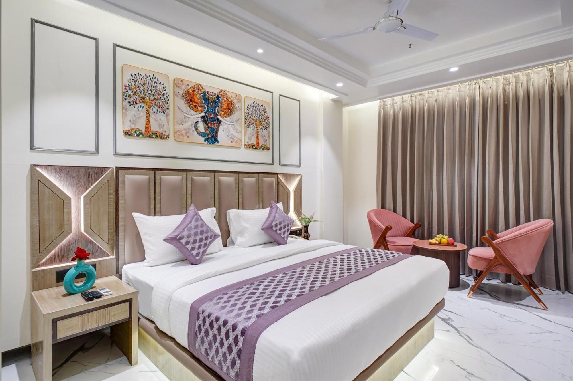Newly Built Gold The Royal With Rooftop Restaurant - 2Mins Walk From New Delhi Rail Station & 5Mins From Connaught Place Extérieur photo