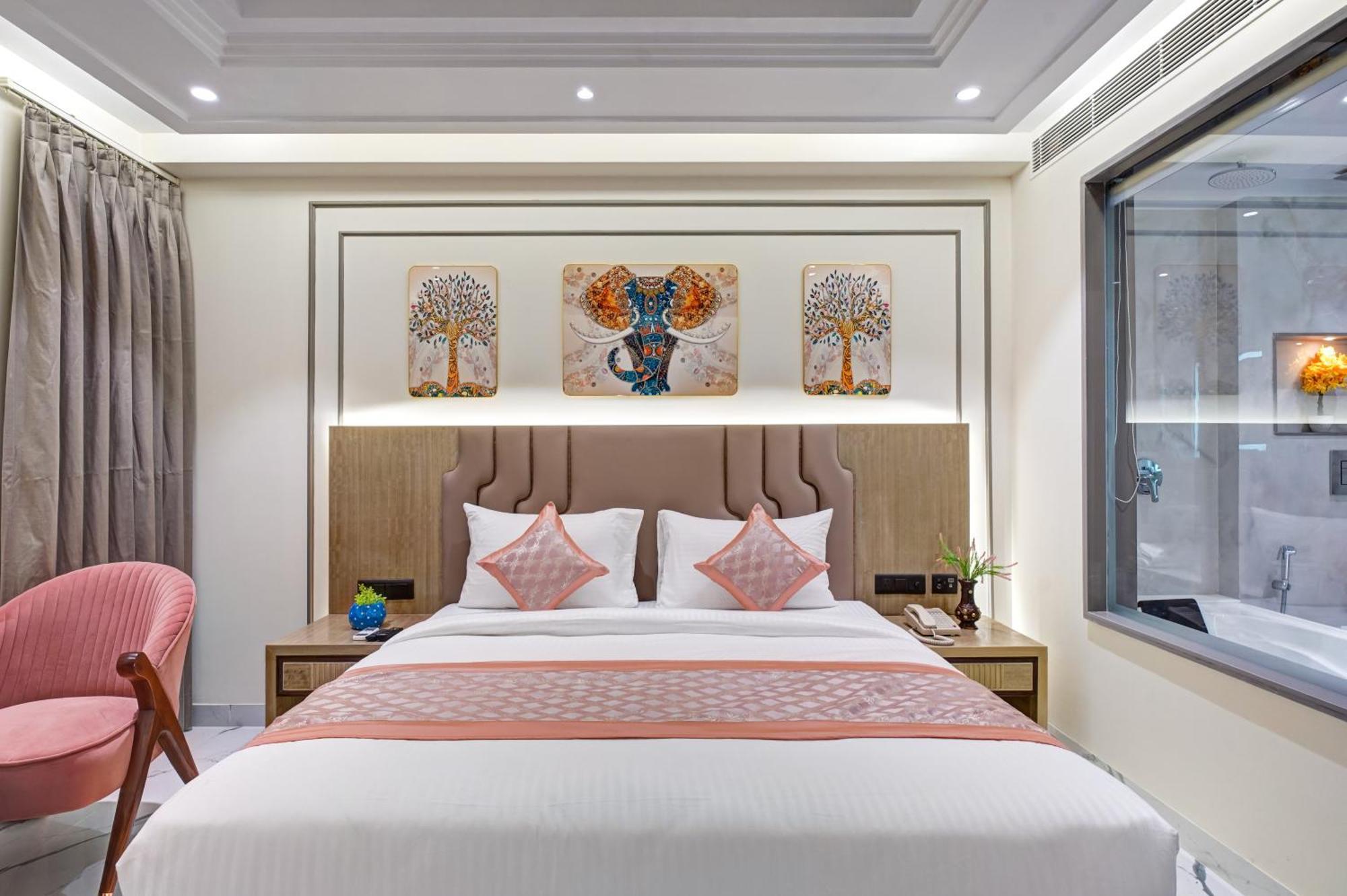 Newly Built Gold The Royal With Rooftop Restaurant - 2Mins Walk From New Delhi Rail Station & 5Mins From Connaught Place Extérieur photo