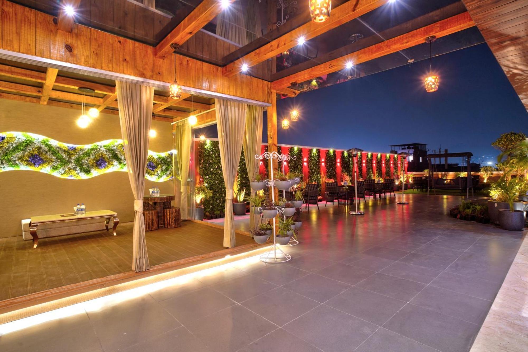 Newly Built Gold The Royal With Rooftop Restaurant - 2Mins Walk From New Delhi Rail Station & 5Mins From Connaught Place Extérieur photo