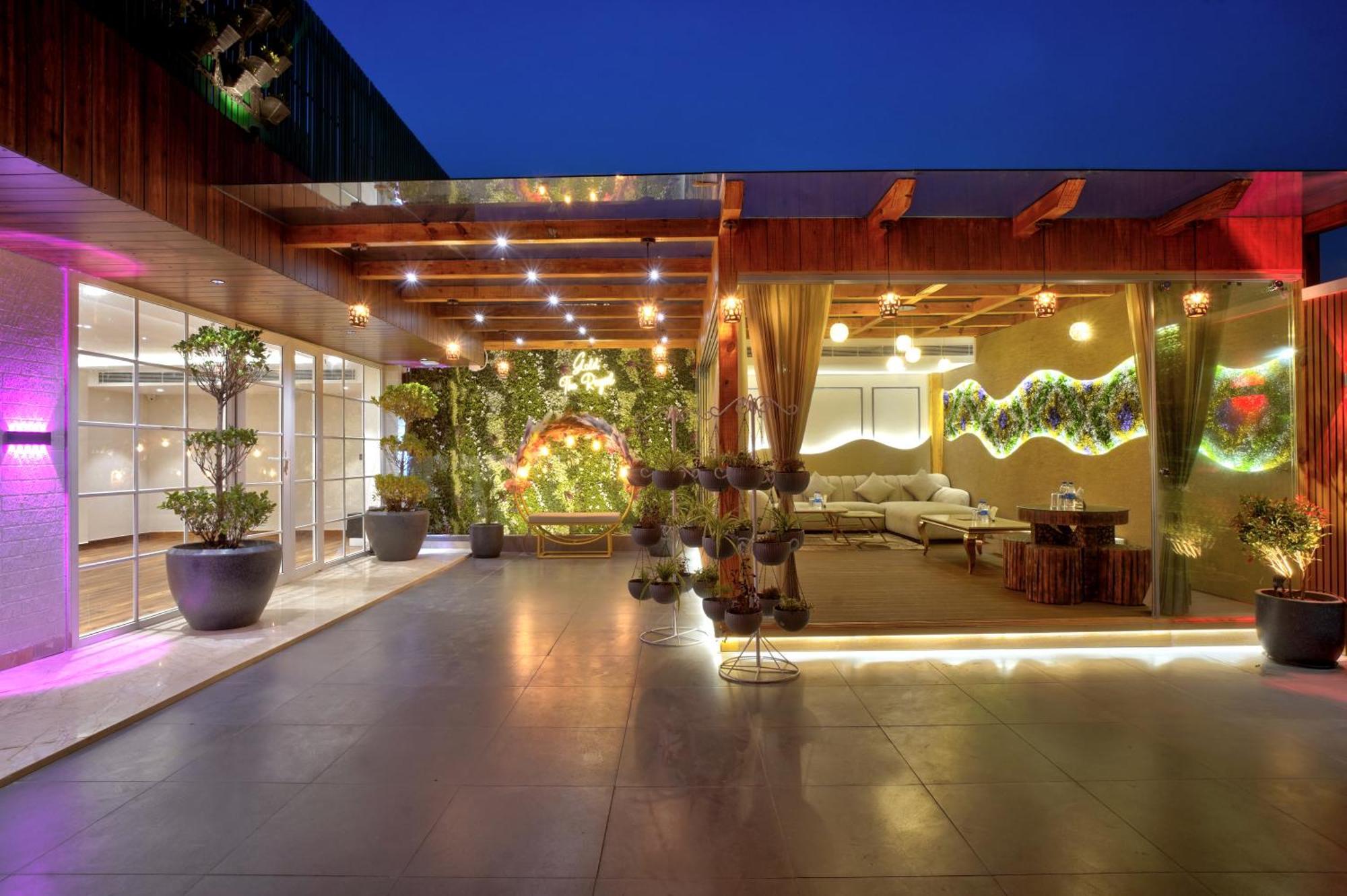 Newly Built Gold The Royal With Rooftop Restaurant - 2Mins Walk From New Delhi Rail Station & 5Mins From Connaught Place Extérieur photo