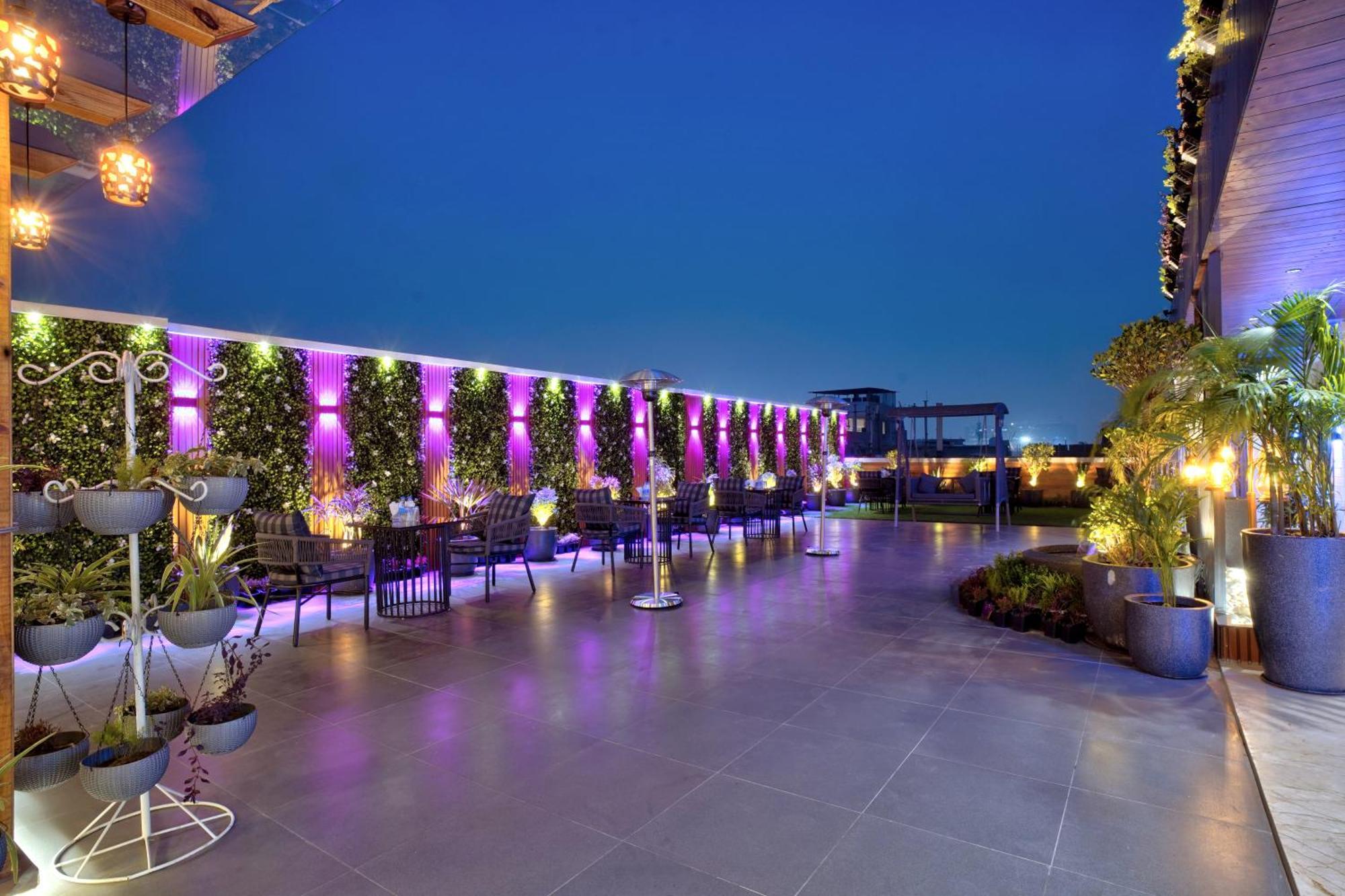 Newly Built Gold The Royal With Rooftop Restaurant - 2Mins Walk From New Delhi Rail Station & 5Mins From Connaught Place Extérieur photo