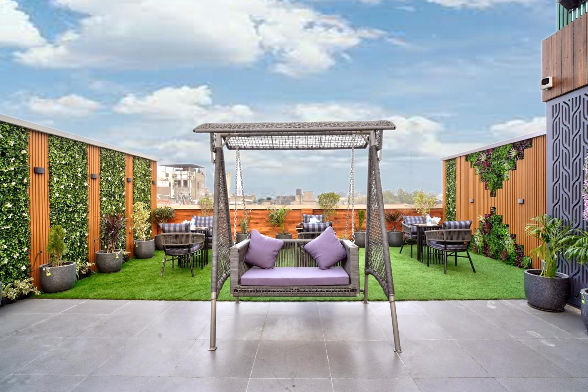 Newly Built Gold The Royal With Rooftop Restaurant - 2Mins Walk From New Delhi Rail Station & 5Mins From Connaught Place Extérieur photo